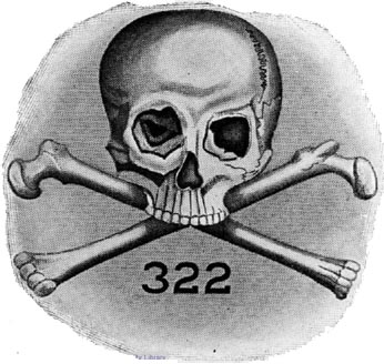 Logo Skull & Bones. Bron: https://en.wikipedia.org/wiki/Skull_and_Bones#/media/File:Bones_logo.jpg (Public Domain)..